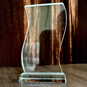 Trophée en verre curve